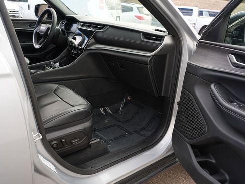 Used 2024 Jeep Grand Cherokee L Limited w/ Luxury Tech Group II image 31