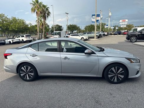 Used 2021 Nissan Altima 2.5 SV FWD image 5