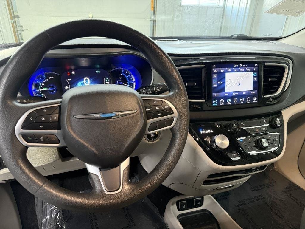Used 2018 Chrysler Pacifica Touring Plus FWD image 14