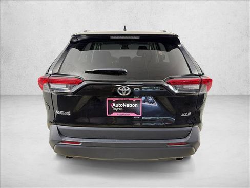 Used 2025 Toyota RAV4 XLE FWD image 4