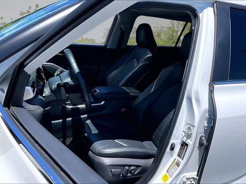 Used 2023 Toyota Highlander XLE FWD image 23