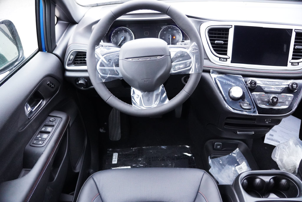 New 2027 Chrysler Pacifica Select AWD/4WD image 16