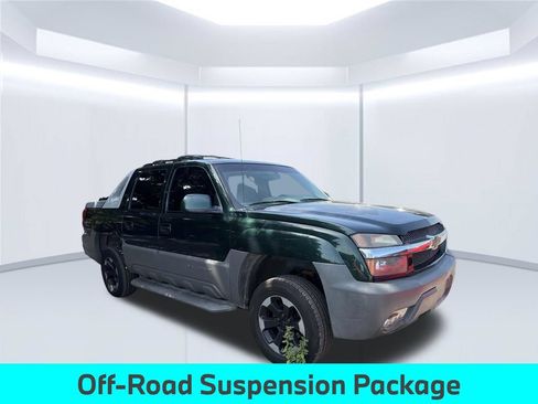 Used 2002 Chevrolet Avalanche 4x4 w/ Off-Road Suspension Pkg image 2