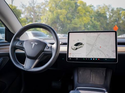 Used 2022 Tesla Model 3 Long Range AWD/4WD image 10