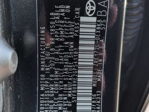 Used 2016 Toyota Corolla LE FWD image 30