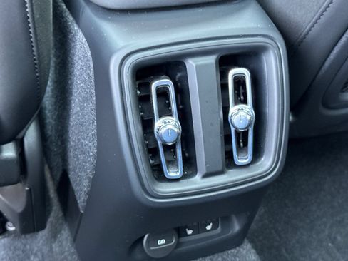 Used 2023 Volvo XC40 Recharge Ultimate AWD/4WD image 13