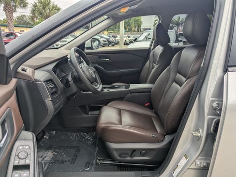 Used 2023 Nissan Rogue SV FWD image 12