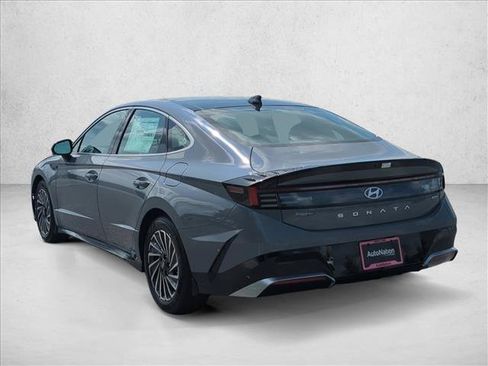Certified 2025 Hyundai Sonata Limited FWD image 9