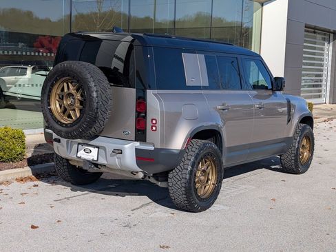 Used 2023 Land Rover Defender 110 S image 9