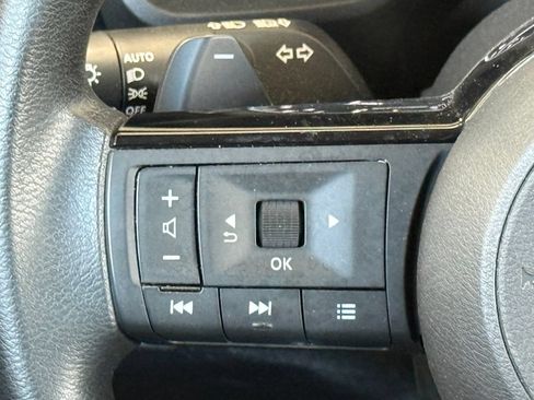 Used 2023 Nissan Rogue SV AWD/4WD image 32
