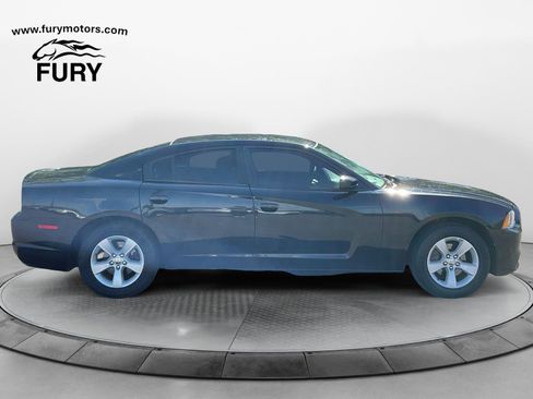 Used 2014 Dodge Charger SE RWD image 2