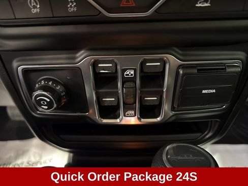 Used 2020 Jeep Gladiator Sport w/ Quick Order Package 24S AWD/4WD image 18