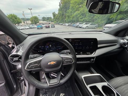 Used 2025 Chevrolet Equinox LT FWD image 28