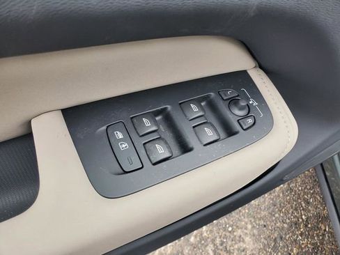 New 2026 Volvo XC60 B5 Plus w/ Protection Package Premier image 12