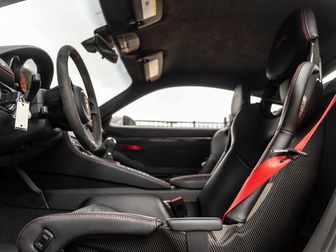 Used 2020 Porsche 718 Cayman GT4 RWD image 31