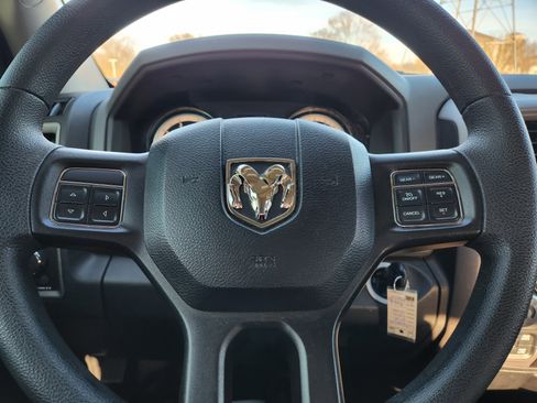 Used 2018 RAM 1500 Express image 25