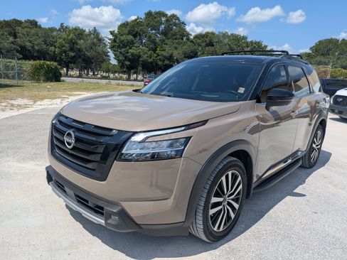 Used 2023 Nissan Pathfinder Platinum w/ Lighting Package (N93) AWD/4WD image 8