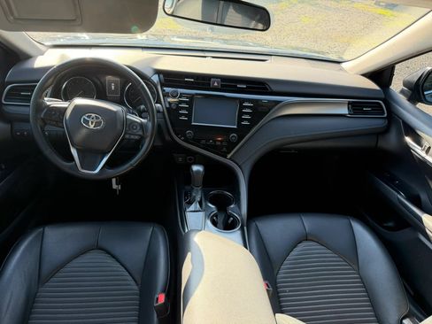 Used 2019 Toyota Camry SE w/ Carpet Mat Package FWD image 15