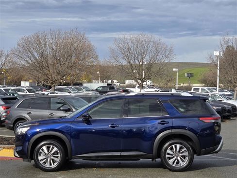 Used 2023 Nissan Pathfinder SL image 7