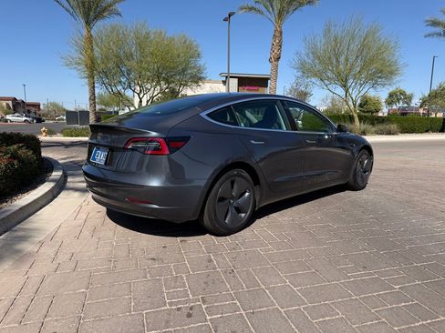Used 2019 Tesla Model 3 Standard Range image 3