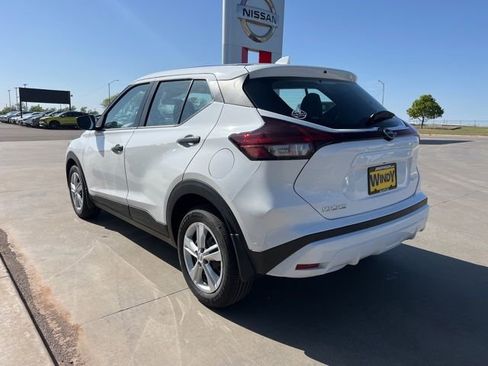 Used 2025 Nissan Kicks Play S image 5