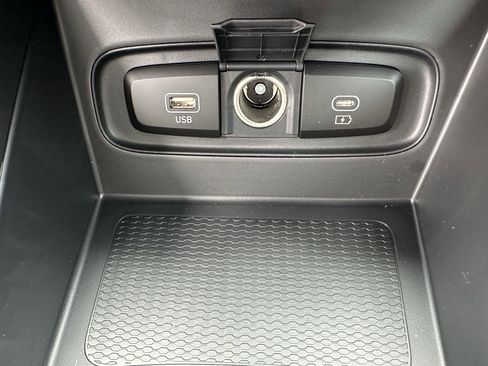 New 2025 Hyundai Venue SE image 32