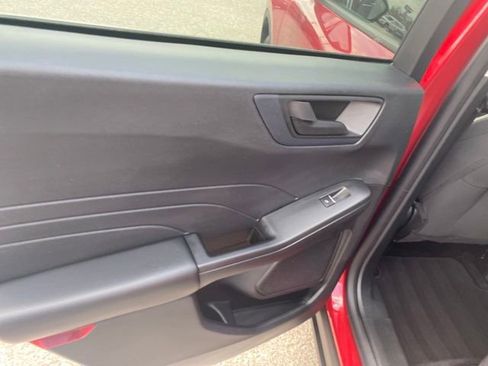 Used 2022 Ford Escape SE image 12