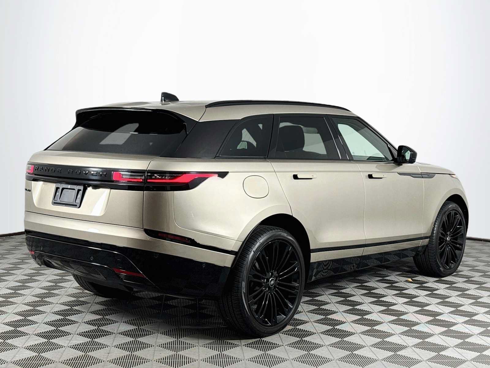 Used 2026 Land Rover Range Rover Velar Dynamic SE AWD/4WD image 5