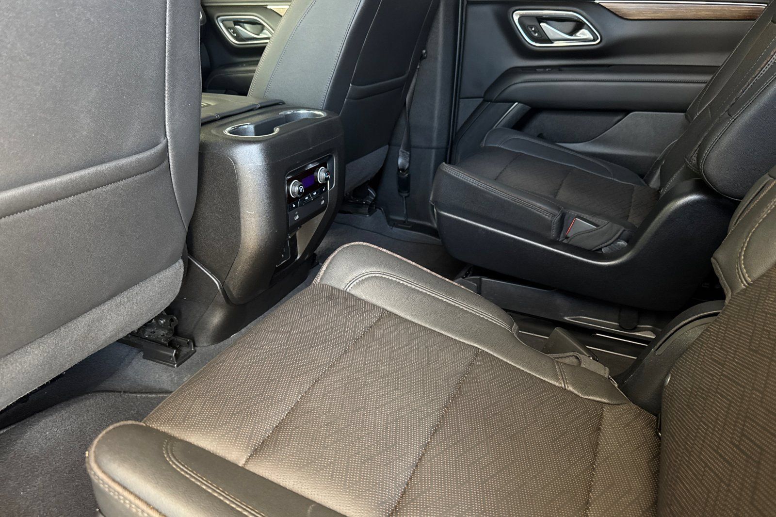 Used 2023 Chevrolet Tahoe High Country AWD/4WD image 13
