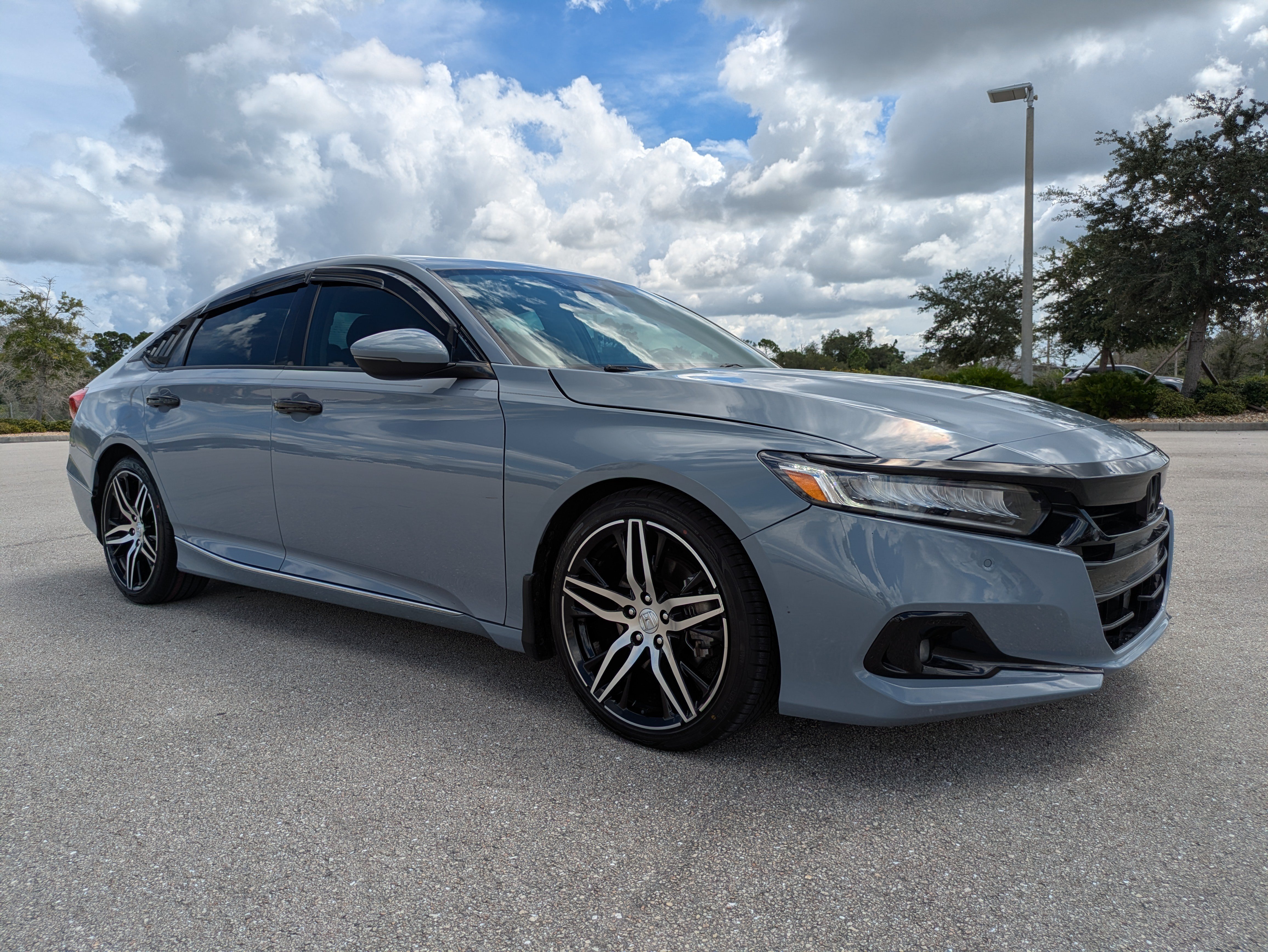 Used 2021 Honda Accord Touring image 2