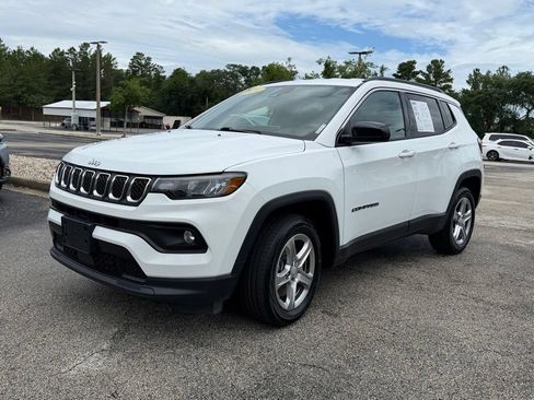 Used 2024 Jeep Compass Latitude AWD/4WD image 3