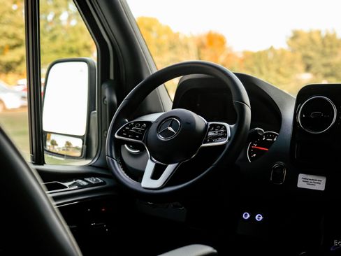 Used 2024 Mercedes-Benz Sprinter 3500 image 50