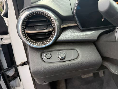 Used 2024 Chevrolet Trax ACTIV w/ Sunroof Package image 11