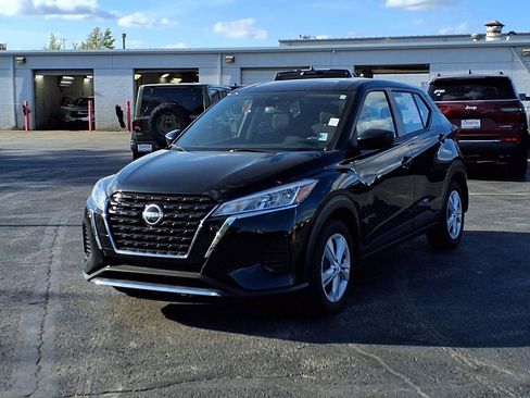 Used 2025 Nissan Kicks Play S FWD image 2