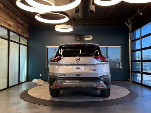 Used 2021 Nissan Rogue Platinum image 4