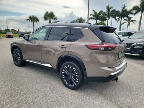 Used 2025 Nissan Rogue Platinum w/ Platinum Premium Package FWD image 4
