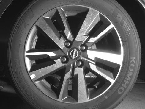 Used 2025 Nissan Versa SV FWD image 14