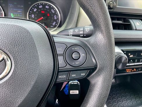 Used 2019 Toyota RAV4 LE AWD/4WD image 20