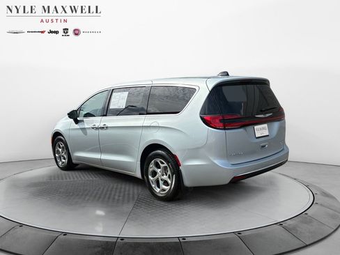 Used 2024 Chrysler Pacifica Limited w/ Uconnect Theater Family Group image 14