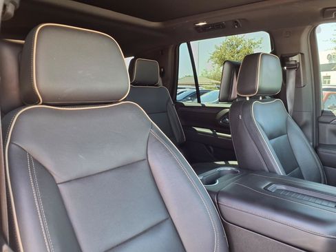 Used 2021 GMC Yukon SLT w/ SLT Premium Package AWD/4WD image 12