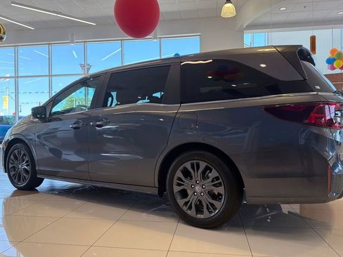 New 2026 Honda Odyssey Touring image 6