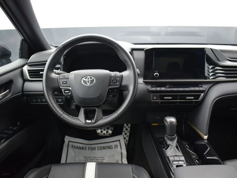 Used 2025 Toyota Camry SE FWD image 14