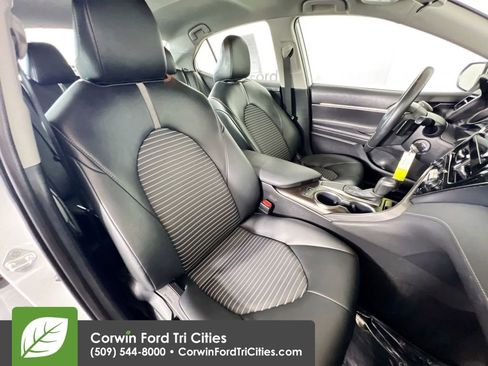 Used 2024 Toyota Camry SE FWD image 17
