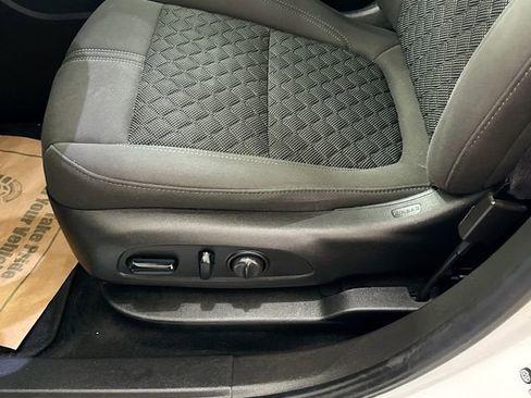 Used 2019 Chevrolet Blazer LT FWD image 19