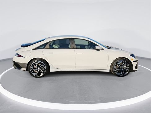 New 2025 Hyundai Ioniq 6 SEL image 4