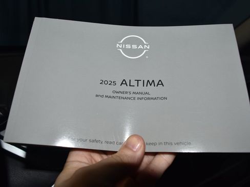 Certified 2025 Nissan Altima 2.5 SR image 9