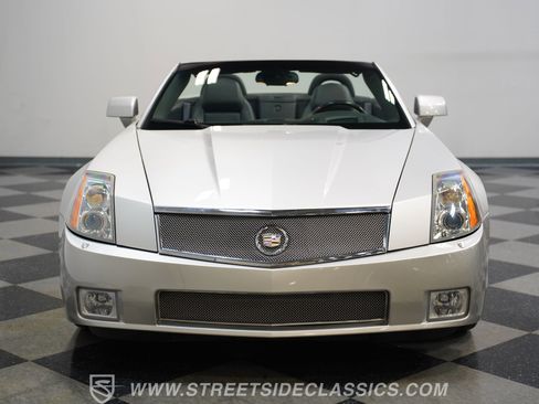 Used 2006 Cadillac XLR V image 17
