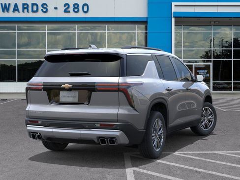 New 2026 Chevrolet Traverse LT w/ Driver Confidence Package FWD image 4