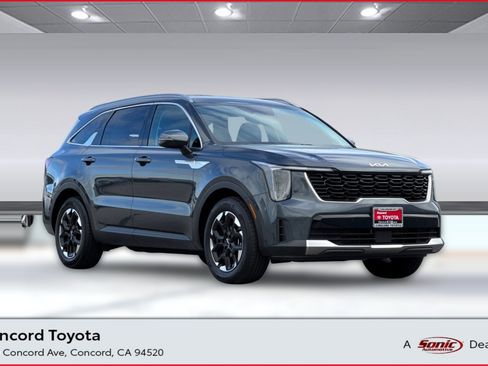 Used 2024 Kia Sorento S image 1