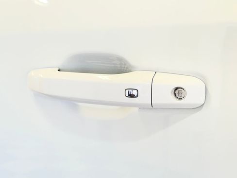 Used 2023 Chevrolet Silverado 1500 LT AWD/4WD image 6